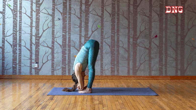 practicing yoga before bed